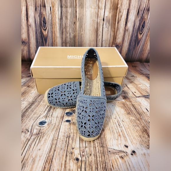 Michael Michael Kors Darci Slip On - Picture 2 of 9